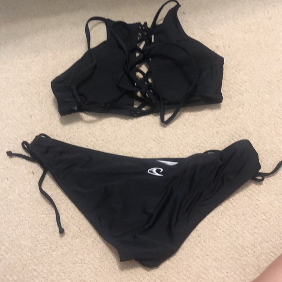 Black bikini - Picture 2 of 2